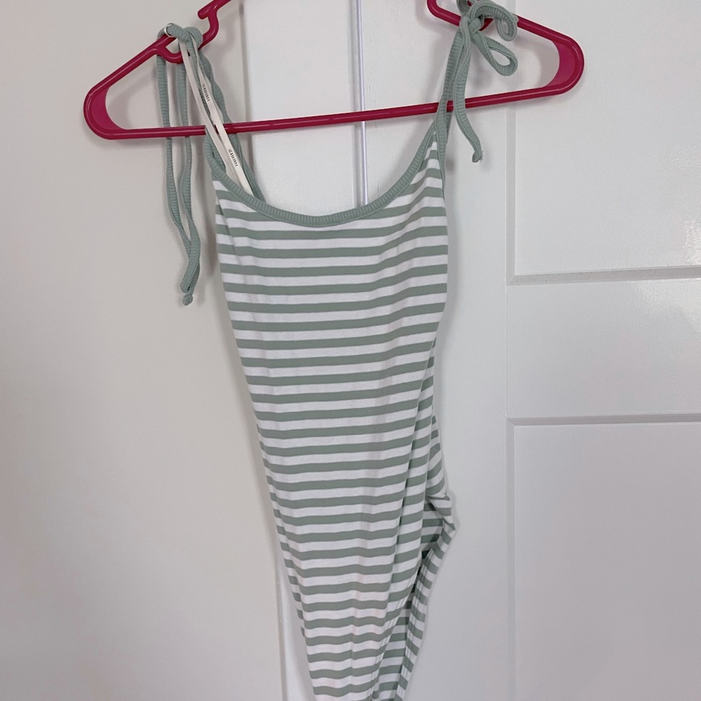 Small forever 21 body suit